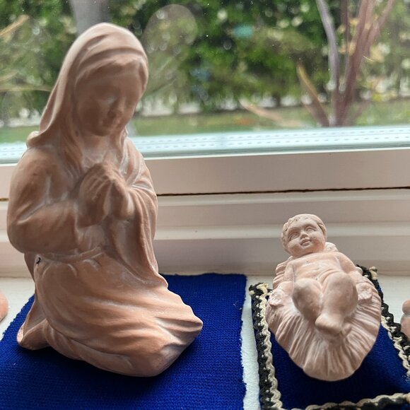 Christmas Nativity Scene - Picture 3 of 13